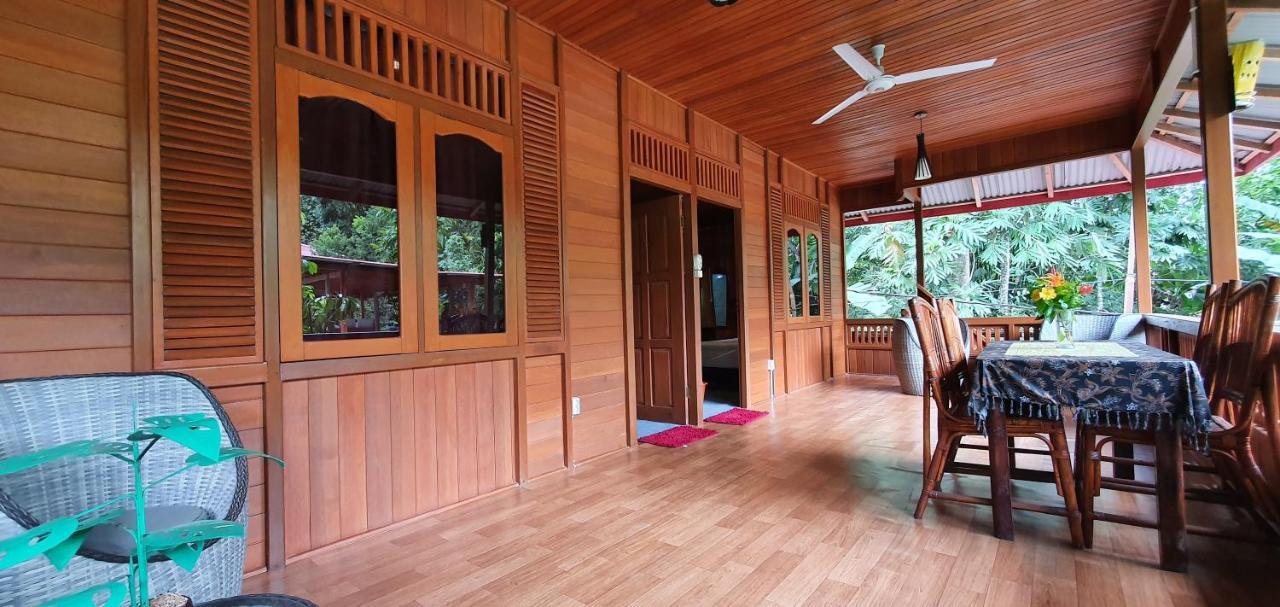 Bunaken Villa Queen'S Dive Manado Exterior photo