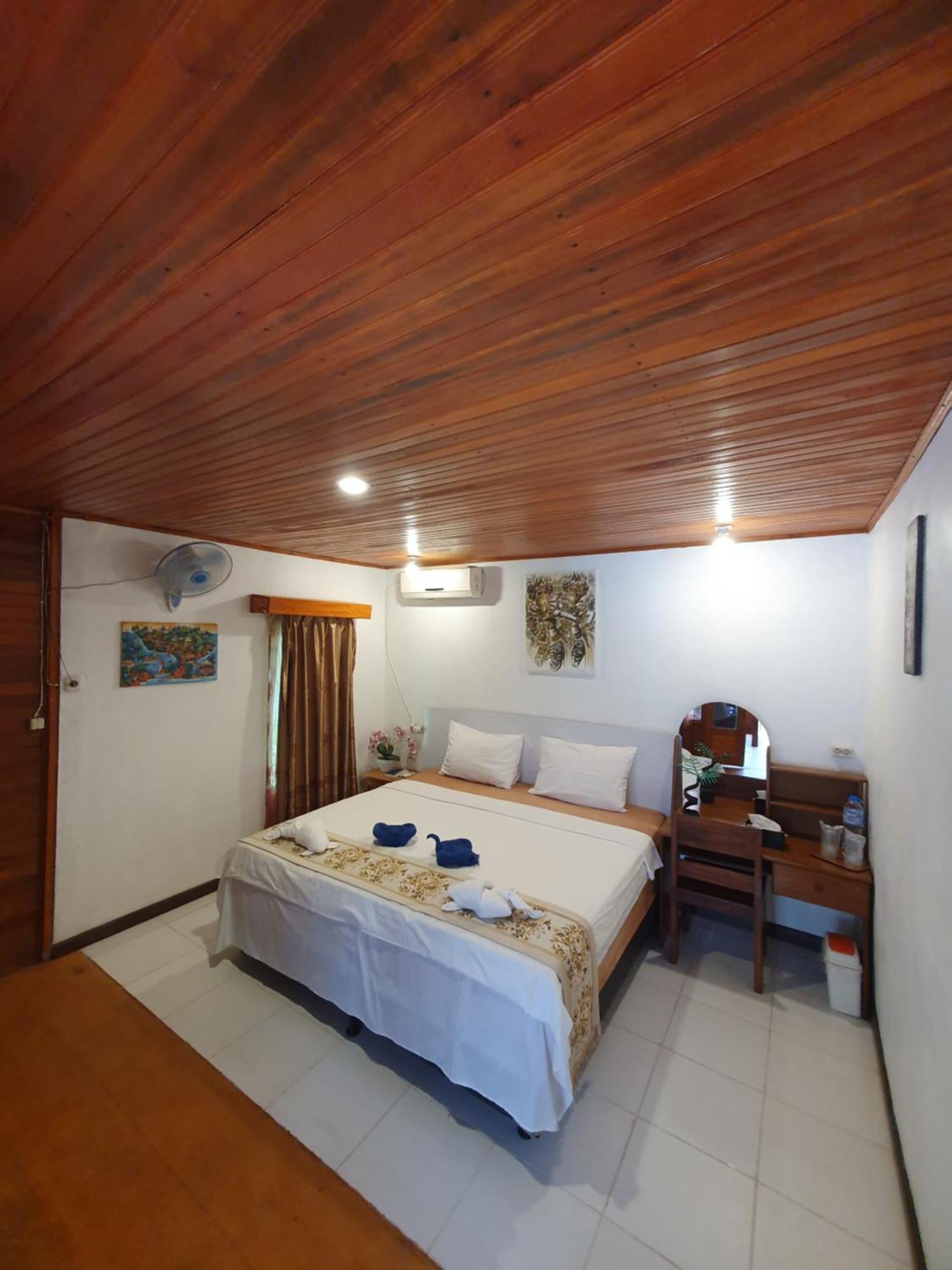 Bunaken Villa Queen'S Dive Manado Exterior photo